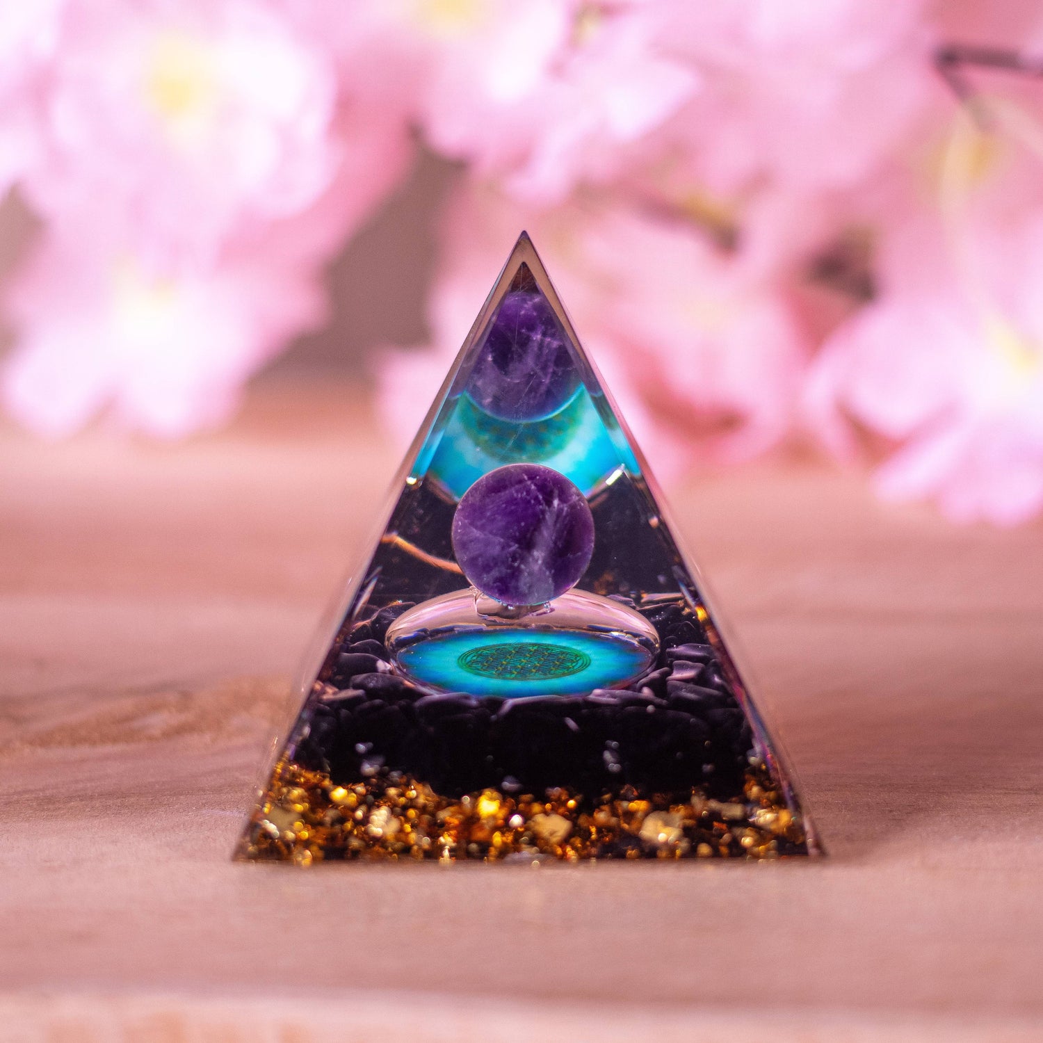 pyramide-orgonite-sugilite