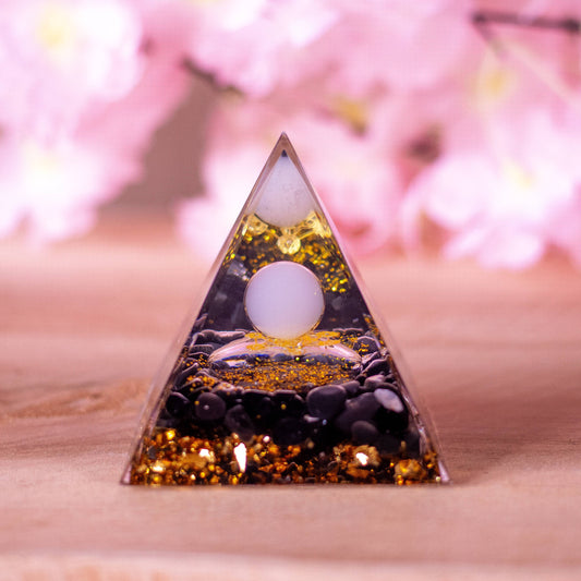 pyramide-orgonite-pierre-de-lune-onyx