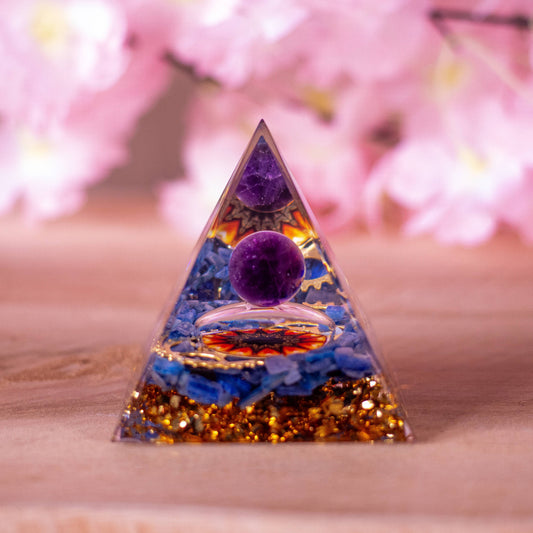 pyramide-orgonite-améthyste-lapis-lazuli