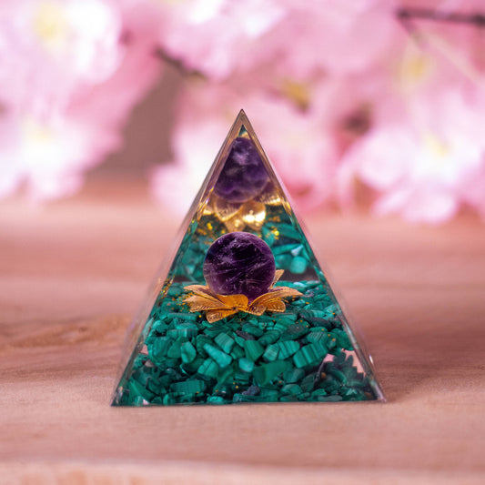 pyramide-orgonite-améthyste-malachite