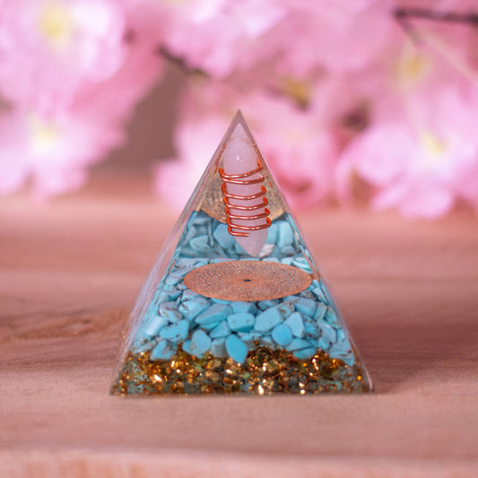 pyramide-orgonite-turquoise-pointe