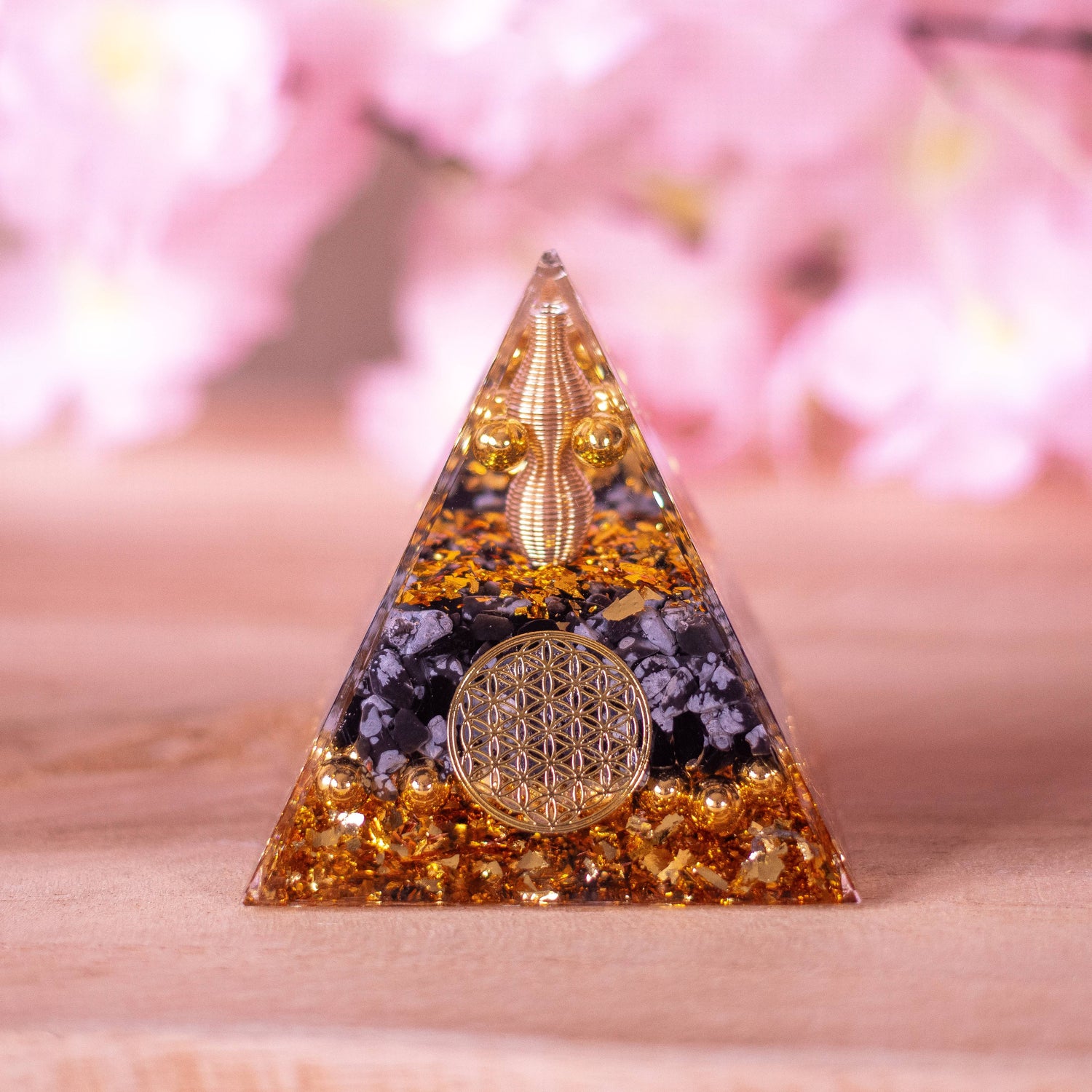 pyramide-orgonite-obsidienne-flocon-de-neige