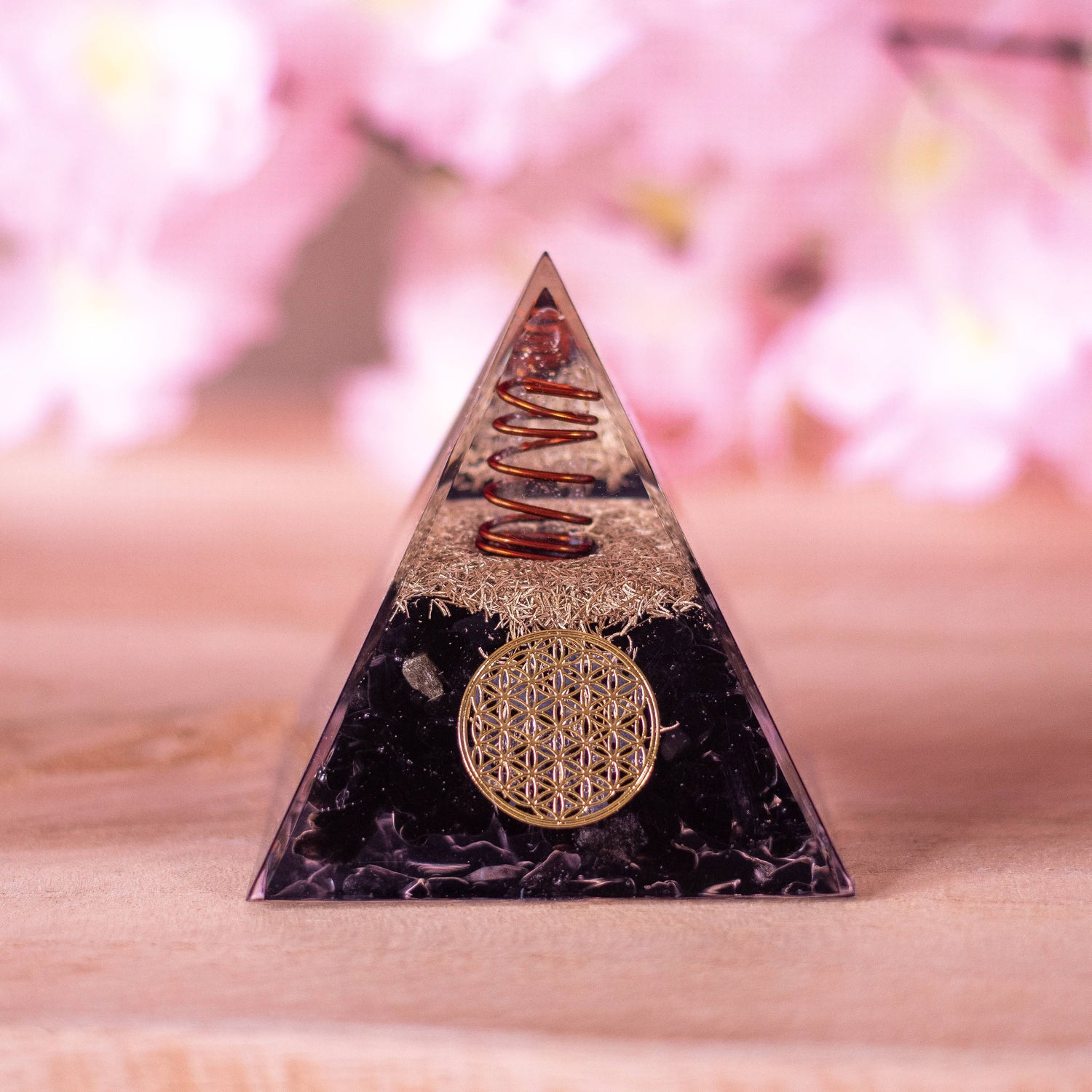 pyramide-orgonite-onyx-pointe