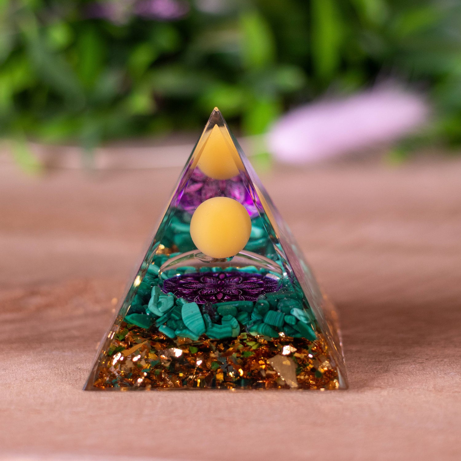 pyramide-orgonite-citrine-malachite