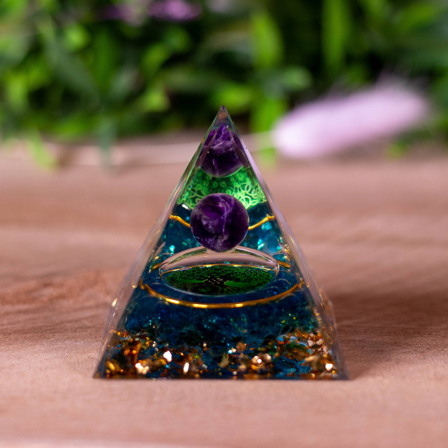 pyramide-orgonite-fluorite-bleue-améthyste