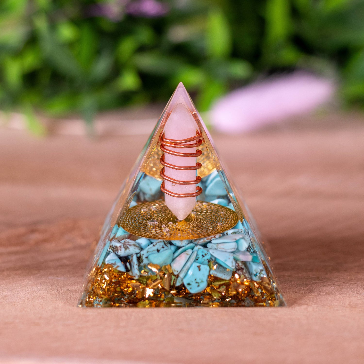 pyramide-orgonite-turquoise-pointe