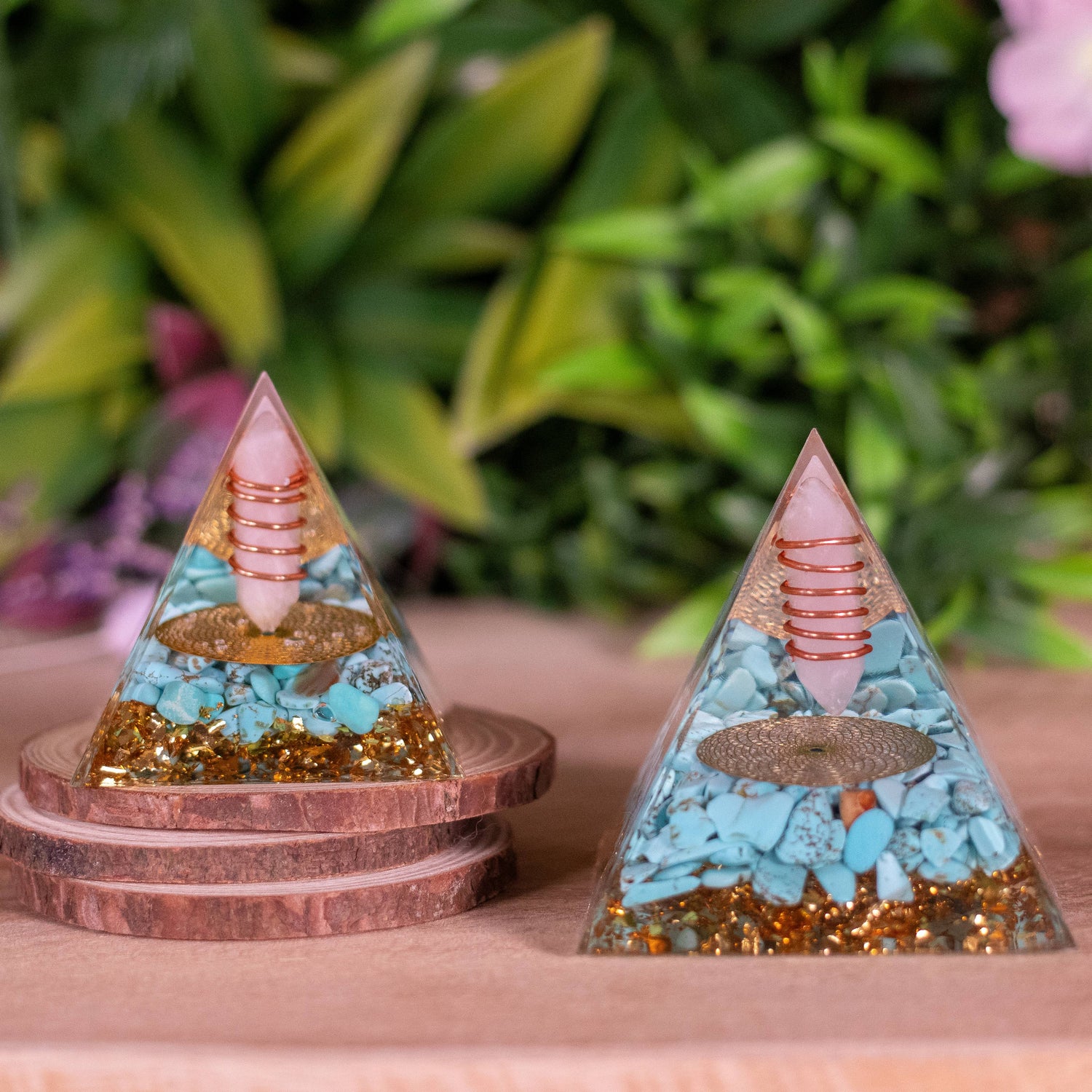 pyramide-orgonite-turquoise-pointe