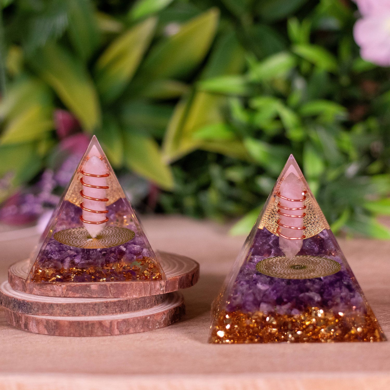 Pyramide-orgonite-améthyste-quartz-rose