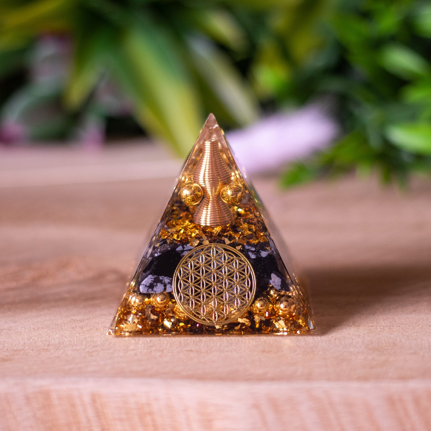 pyramide-orgonite-obsidienne-flocon-de-neige